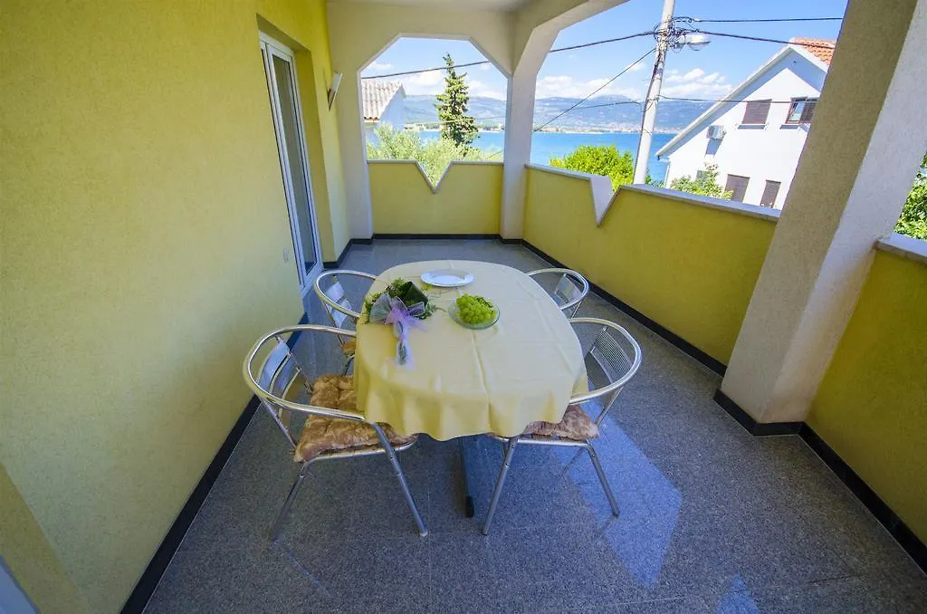 טרוגיר Apartments Slava