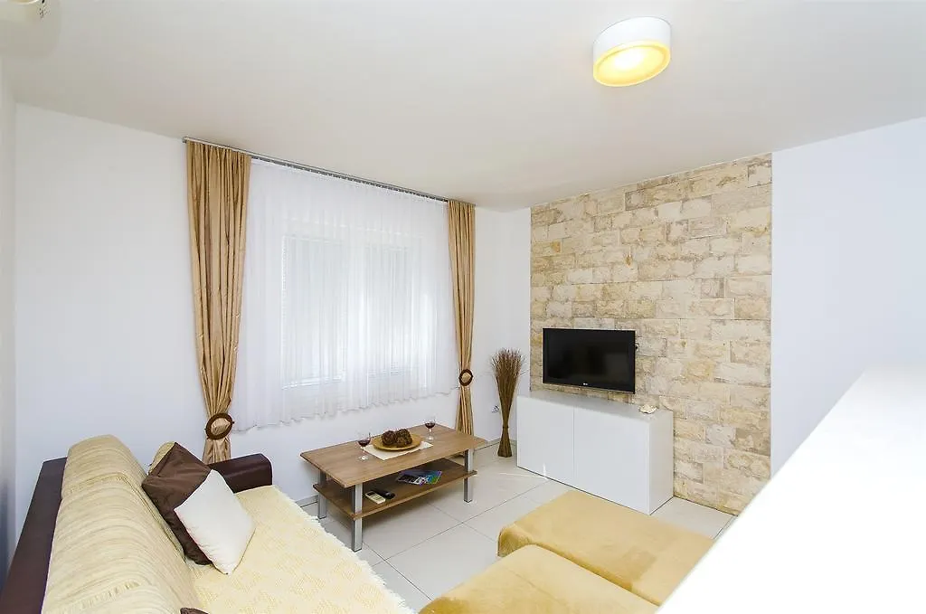 טרוגיר Apartments Slava