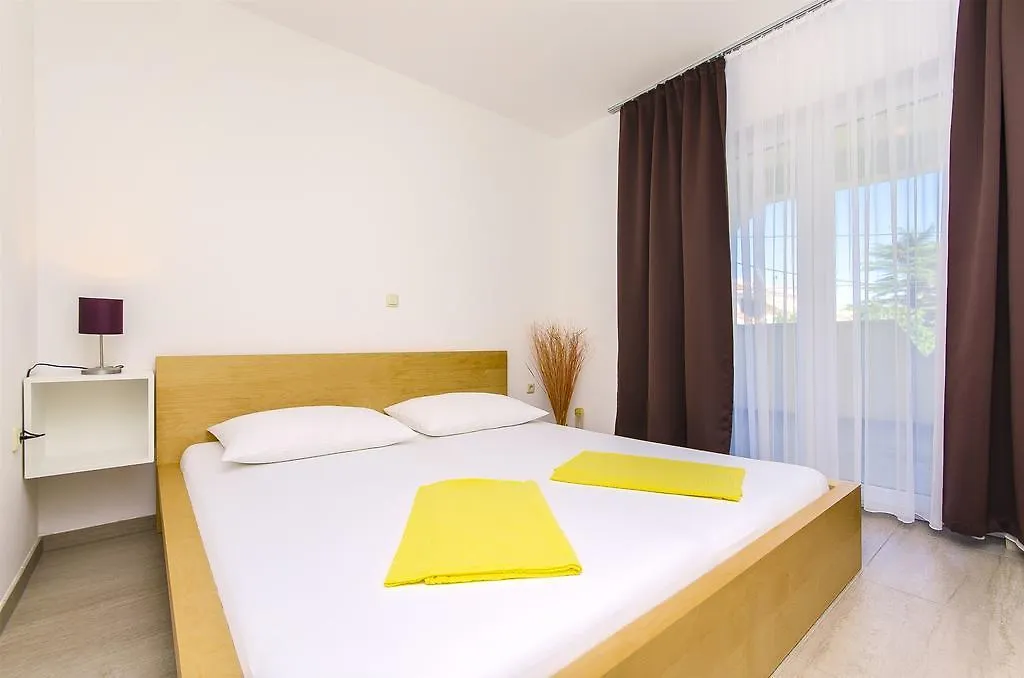 טרוגיר Apartments Slava 0*,