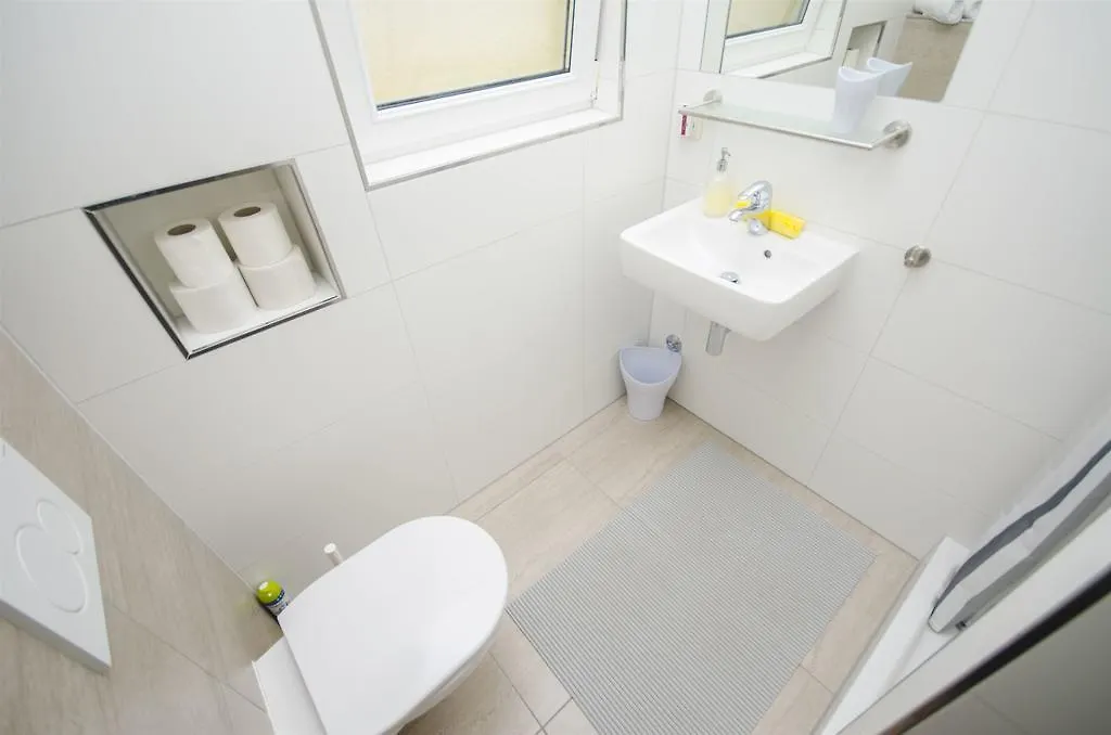 טרוגיר Apartments Slava 0*,